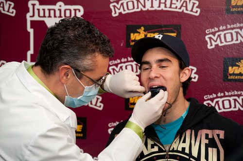 Pourquoi dois-je porter un protecteur buccal lors d'un sport de contact? - Francis Migneault d.d.